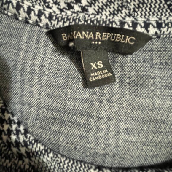 Banana Republic Top Sz XS Houndstooth. Red and White Stripe on Sleeves - Picture 2 of 5